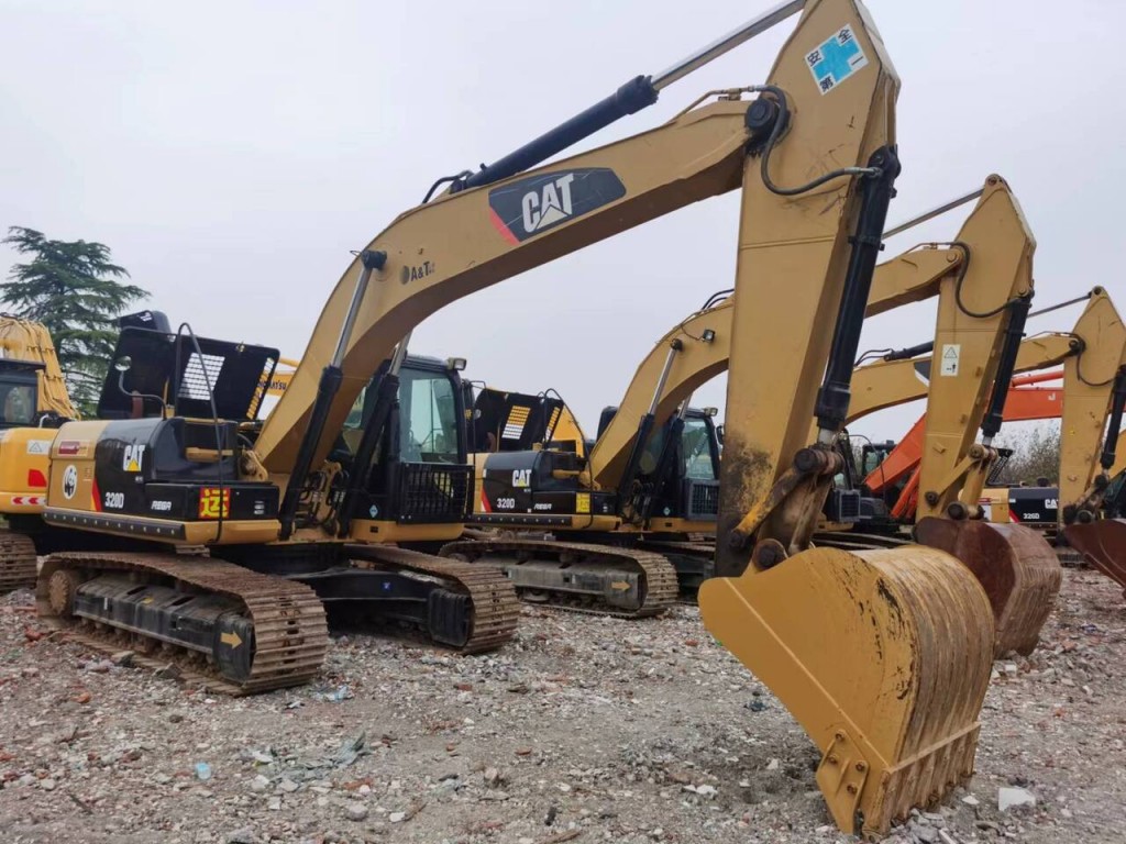 แบคโฮ CAT 320D
