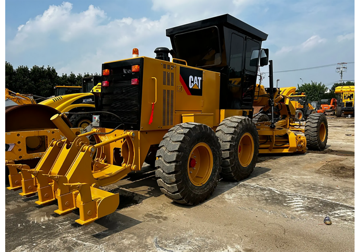 รถเกรด Caterpillar 140h