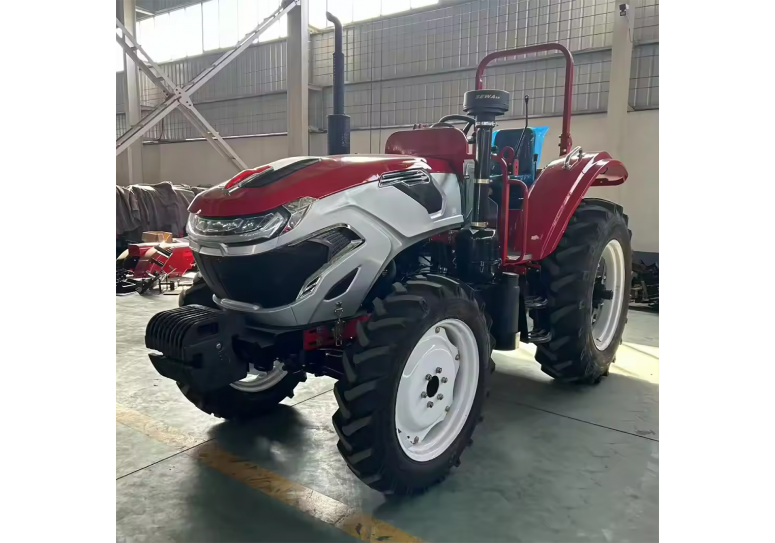 รถแทรกเตอร์ 100 Hp ขับเคลื่อน 4 ล้อ